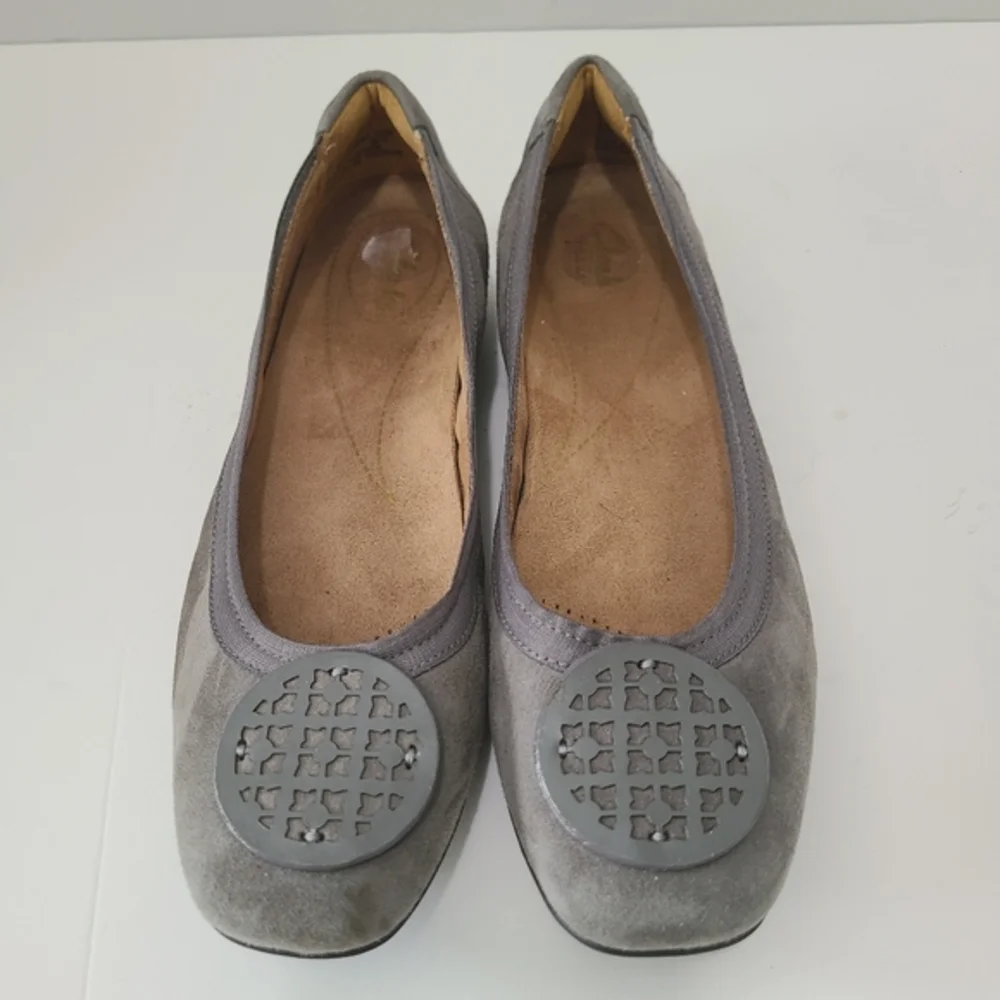 Clarks Candra Blush‎ Grey Suede Flat Size 7